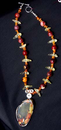 Necklace_Amber_and_Mookaite_web.jpg